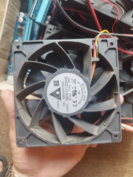 Вентилятор Delta Electronics QFR1212GHE