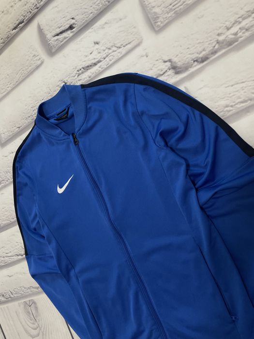 Олімпійка Nike.