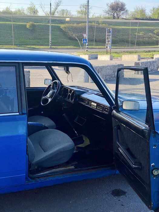 Автомобіль ваз 2105