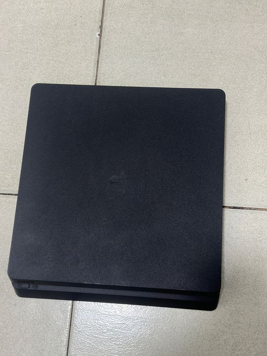 PlayStation 4 Slim — consola apenas (sem comando/cabos)
