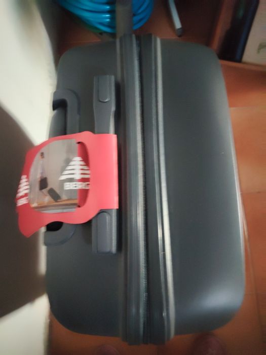 Mala de viagem cinza escuro nova, por estrear.r