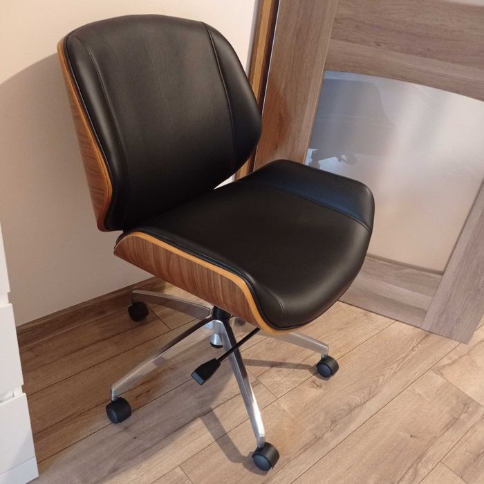 Fotel biurowy drewno plus czarna skóra