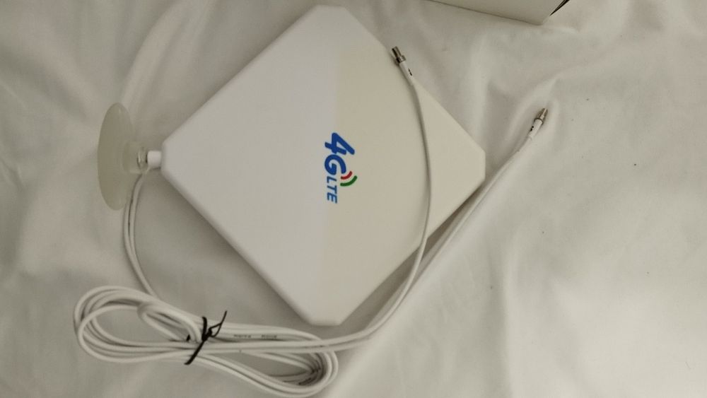 Router MF297D, na kartę SIM, 4G LTE, cat. 12 z dodatkową anteną.