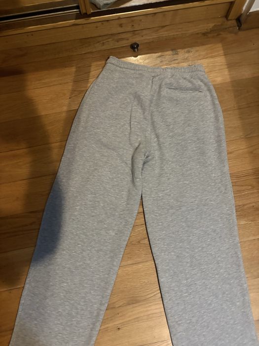 Calça de farto de treino larga básica P&B