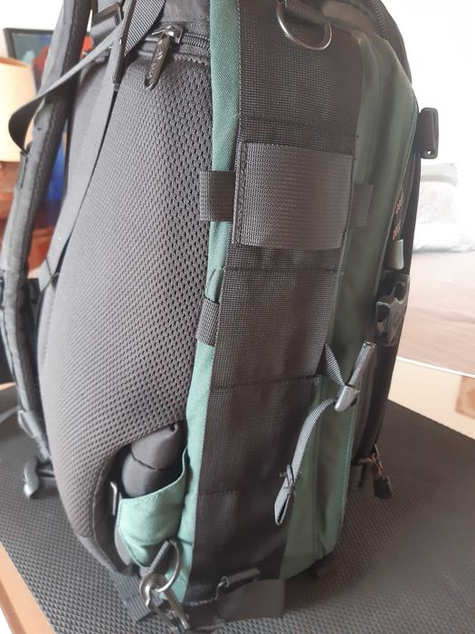 Mochila versátil para câmara e lentes fotográficas