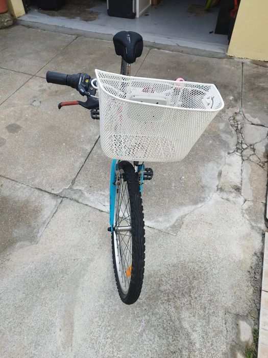 Bicicleta menina roda 20 em bom estado