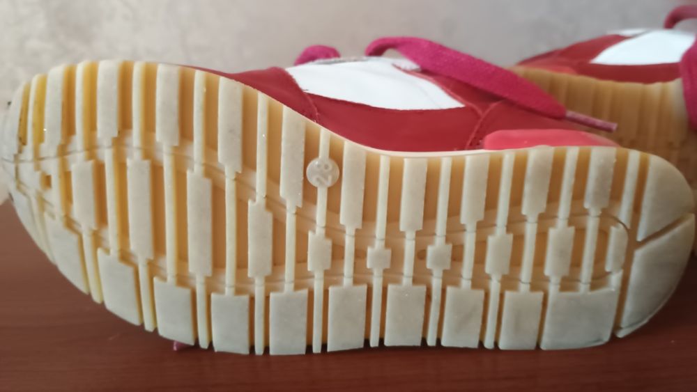 Кросівки для дівчинки