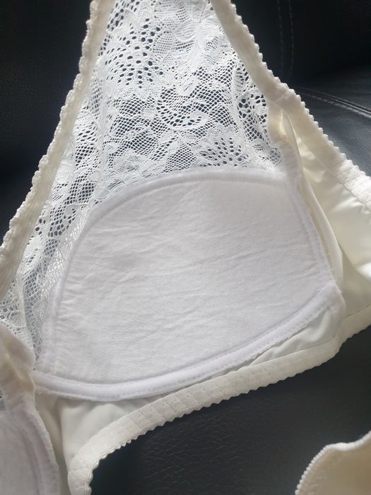 Biustonosz stanik 100 DD kremowy koronka duży