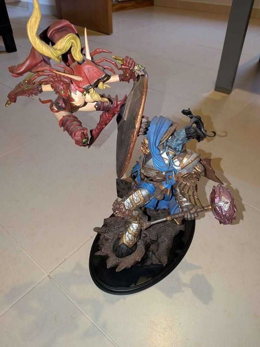 Sideshow World of Warcraft Blood Elf Rogue Vs Draenei Paladin Diorama