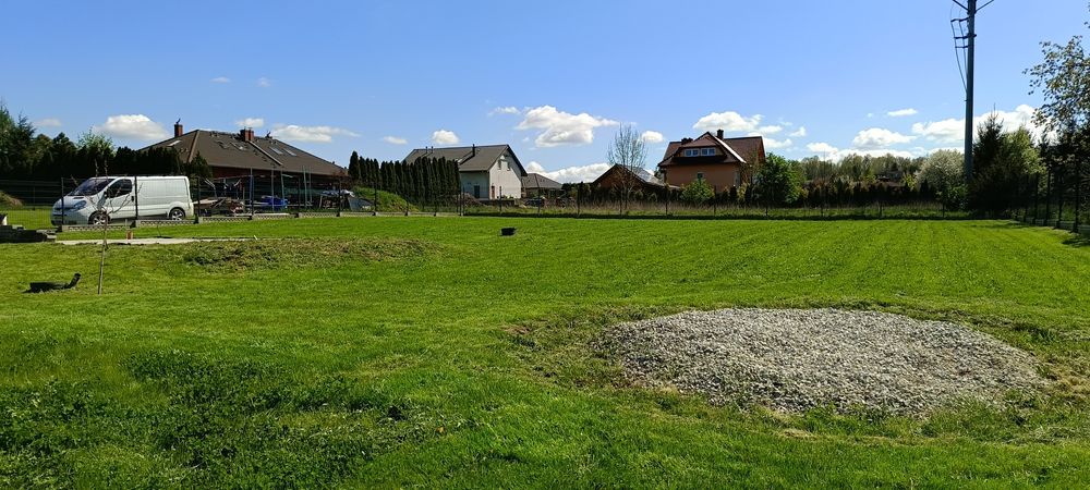 Koszenie trawy. Prace ogrodowe przycinanie , wycinka ,rebak gałęziowy