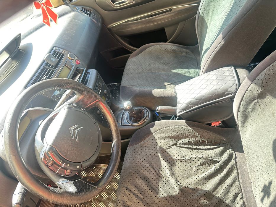 Veículo carro Citröen C4 coupe