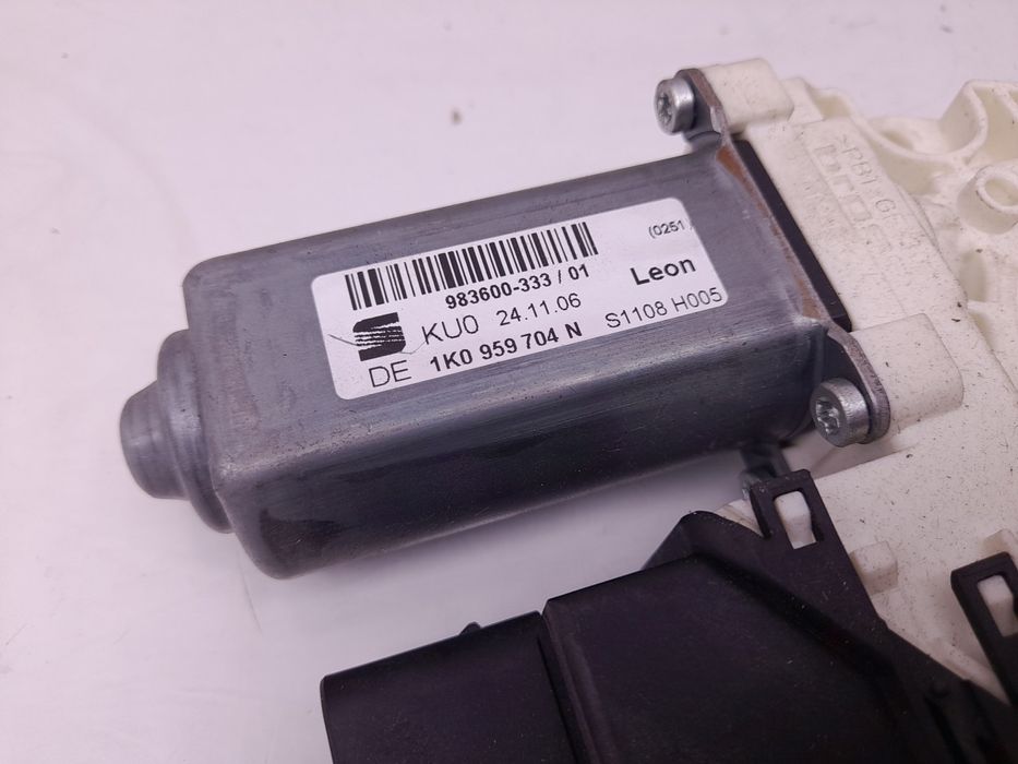 Motor vidro trás direito SEAT Leon (1P1)
