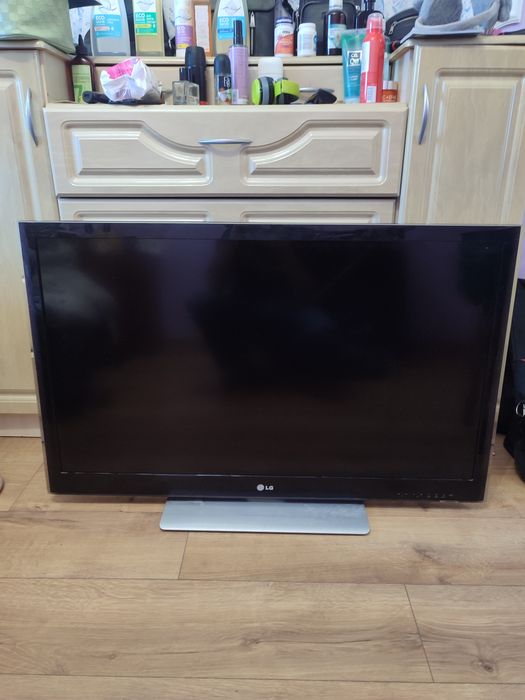 Плазма LG 42 lv 5500