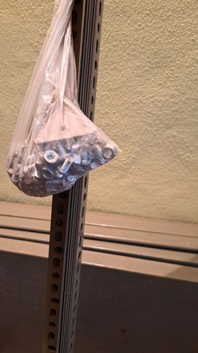 Estante com prateleiras modulares