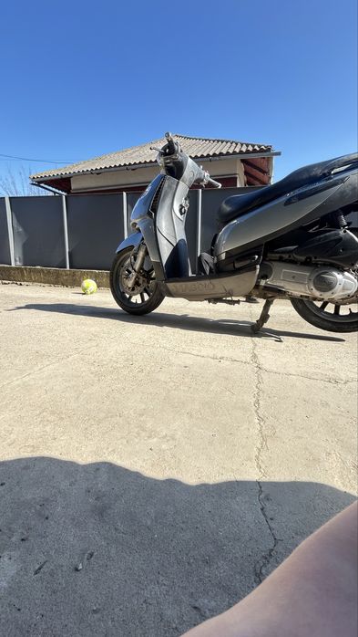 Продається скутер Piaggio carnaby 200 2009