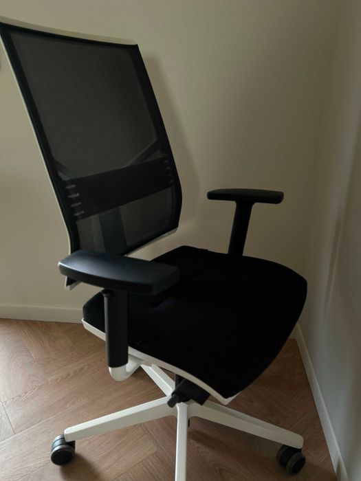 BEJOT Fotel Obrotowy Eleven EL103 white, krzesło biurowe