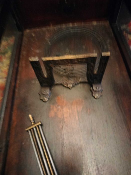 stary drewniany zegar wiszący