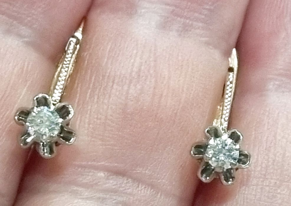 Золотые серьги с бриллиантами. ct 0,32