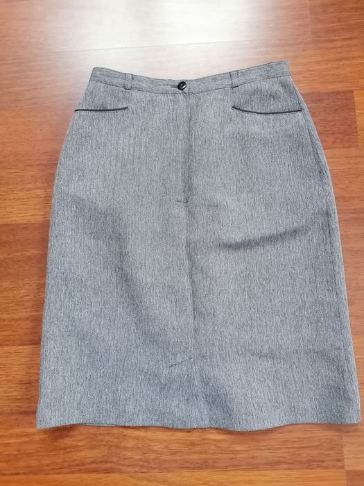 Rozm. 36, Szara spódnica do kolan