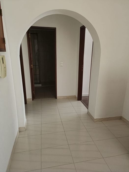 Alugo T1 em Massamá