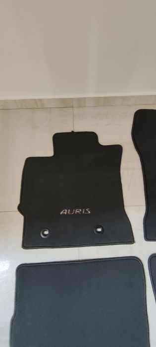 Oryginalne Dwaniki welurowe do Toyota Auris.