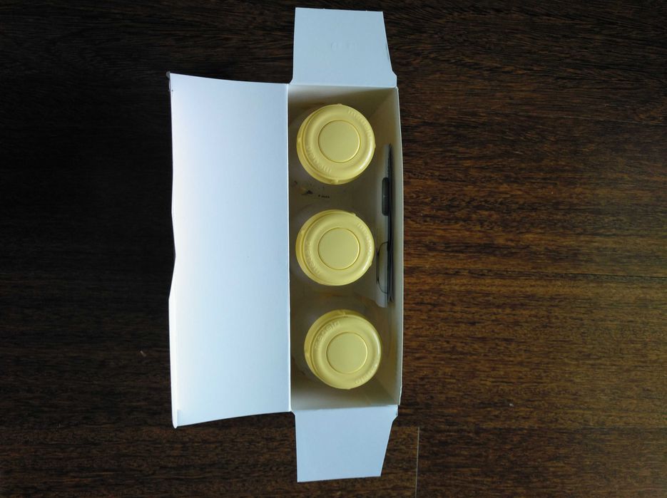 Bomba tira leite manual  e cx de 3 frascos da medela