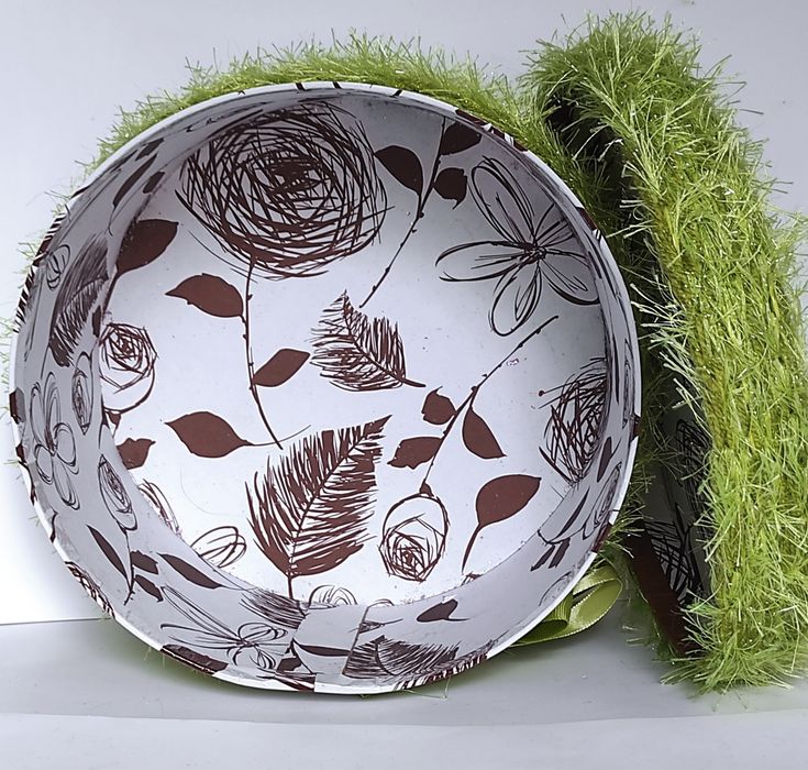 Подарункова коробка круглої форми — 22×14 см