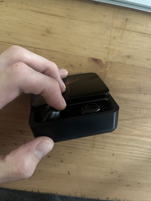 Auriculares TWS quase nunca usados