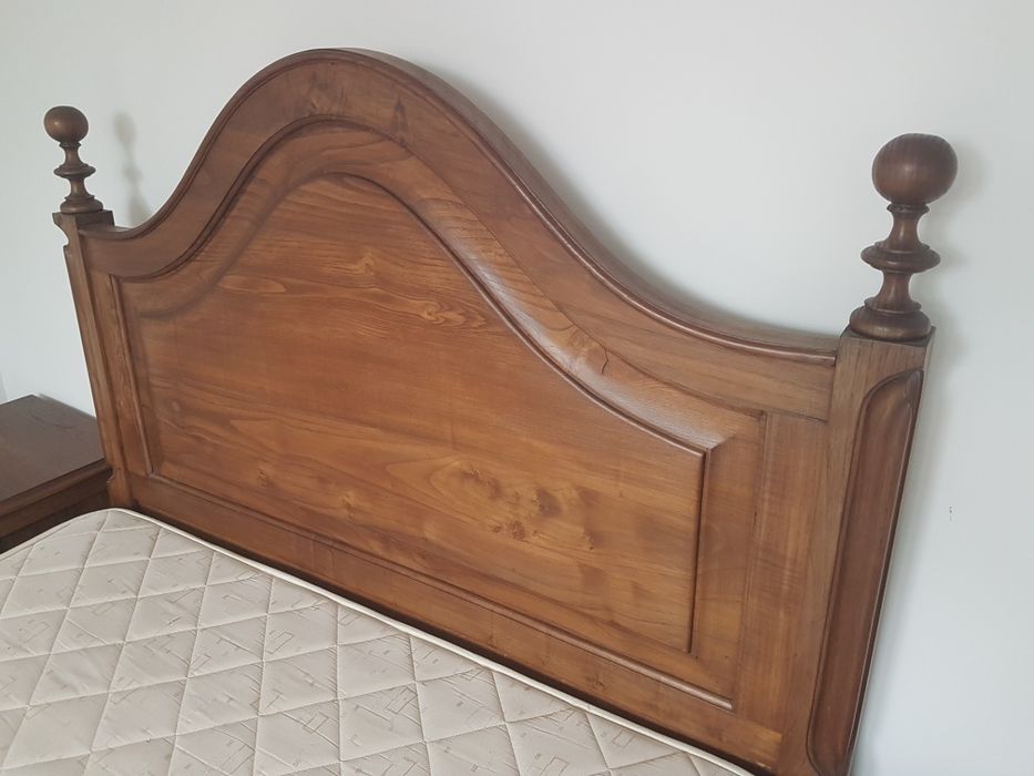 1 cama 2 mesas cabeceira