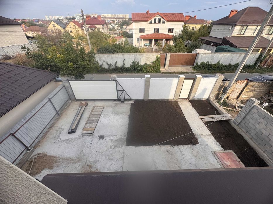 Червоный Хутор ,Центральная улица. 2 этажа, подвал.5 соток