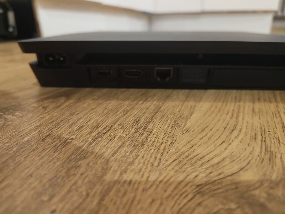 Konsola PlayStation 4