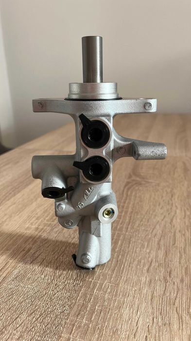 Bomba principal de travões NOVA - Mercedes