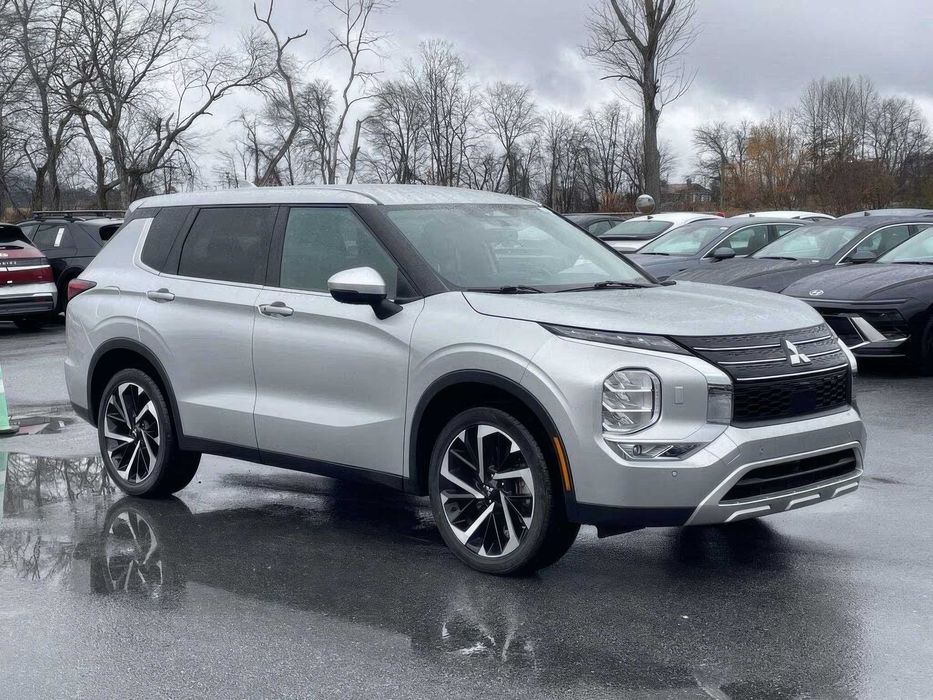 Mitsubishi Outlander Black Edition S-AWC      2023