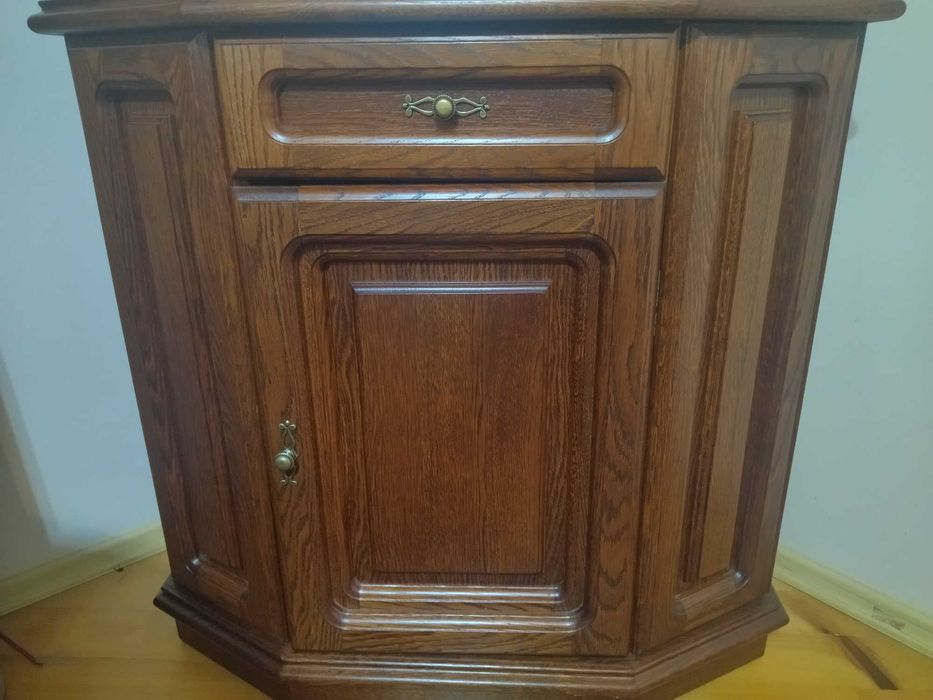 Вітрина кутова дерев'яна