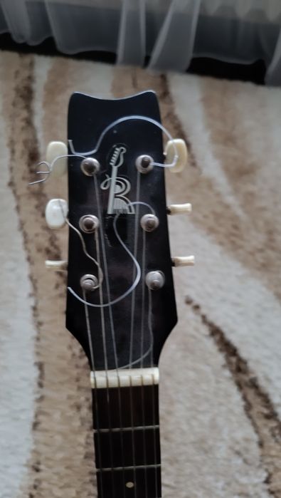 Продам акустичну гітару renome