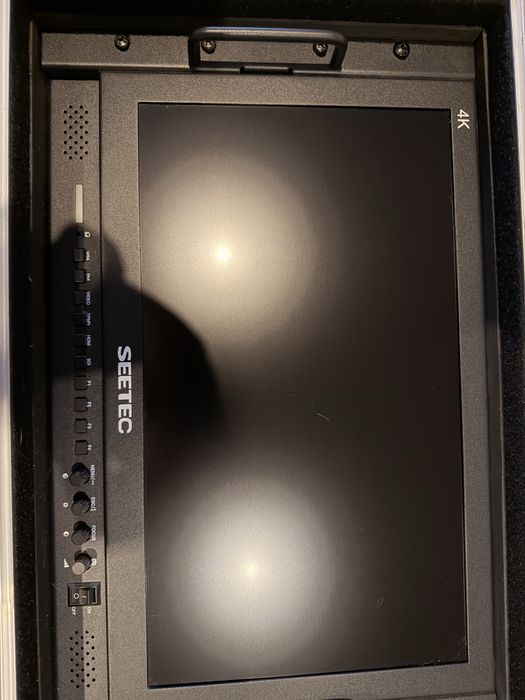 Monitor reżyserski SEETEC P173-9HSD-CO 17,3" w walizce, 3G-SDI