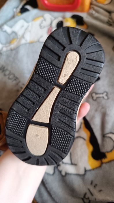 продам дитяче взуття 22 розміру