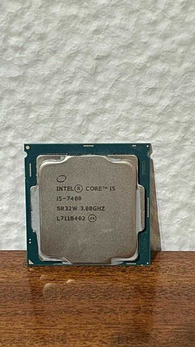 Corsair HX1200, Corsair RM 750i, Intel i7 9700k, Intel i5 740064284484103682121