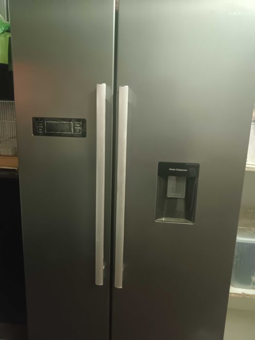 Frigorífico/ congelador americano com dispensador de água