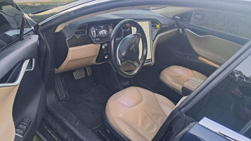 Tesla Model S P85