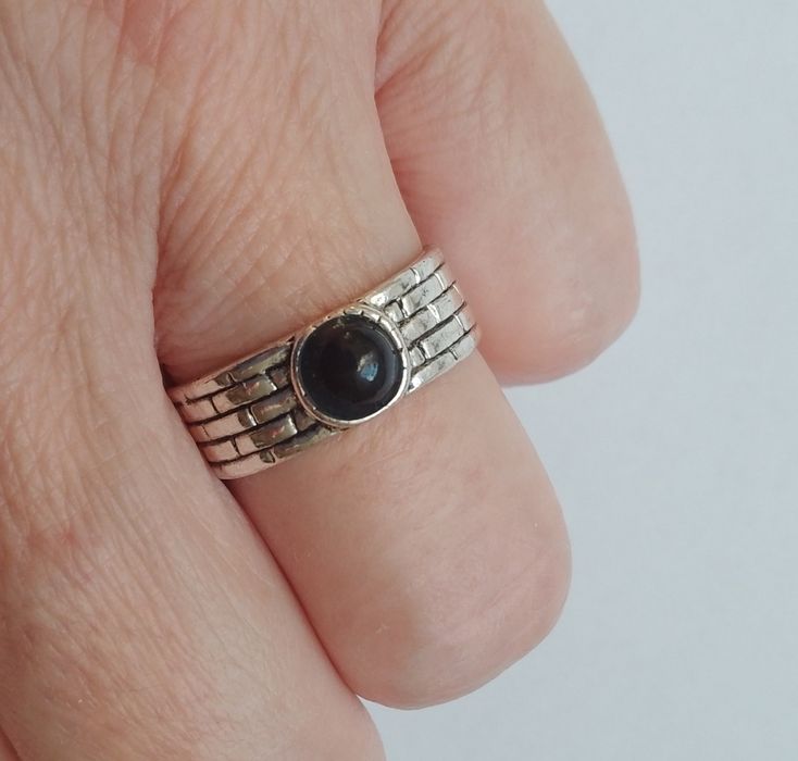 Pierścionek czarne oczko