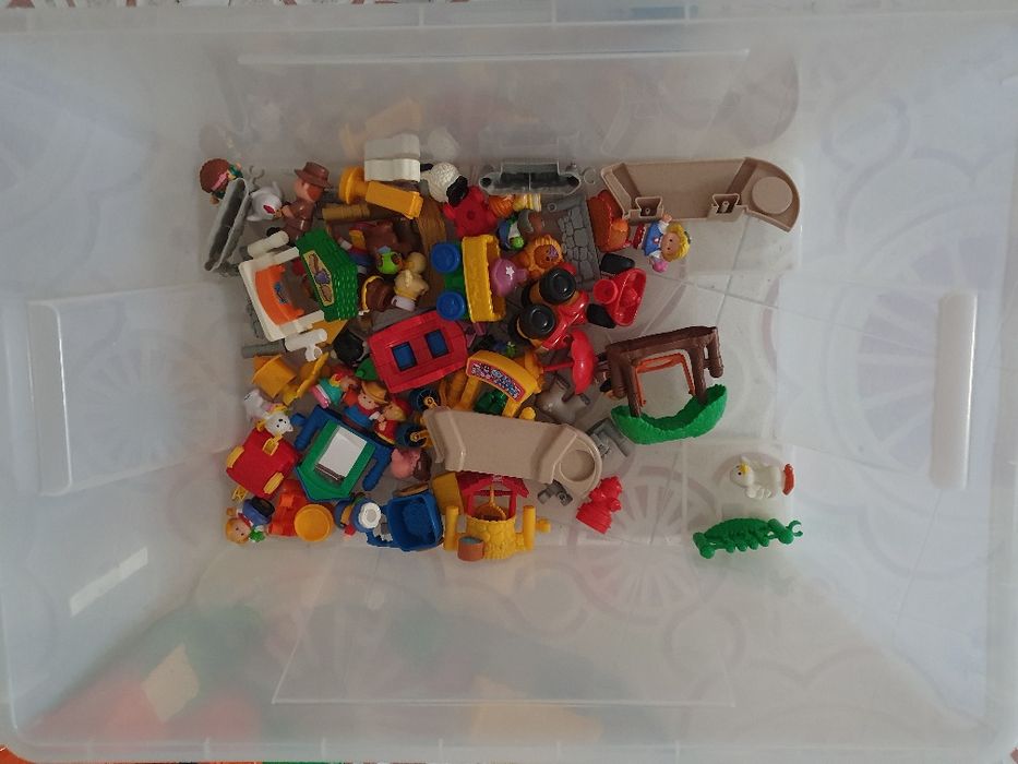 Brinquedo cidade little people fisher price  com muitos bonecos