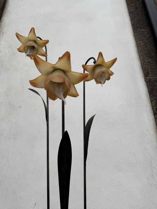 Candeeiro de pe alto com flores