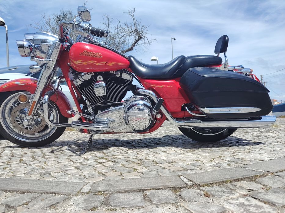 ESPECIAL   Harley-Davidson  CVO Road King  1820cc 110cv
