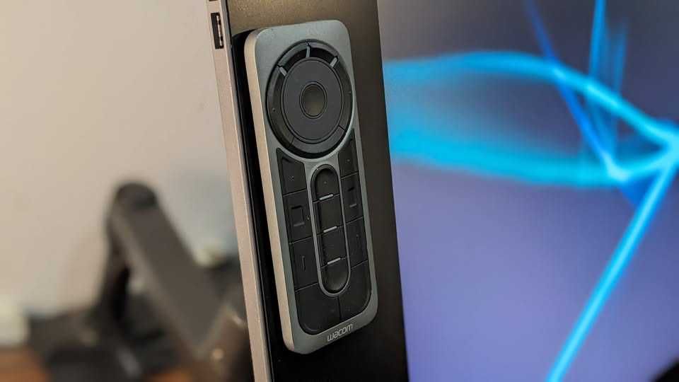 Wacom Cintiq 27QHD - Mesa de desenho + Braço Articulado