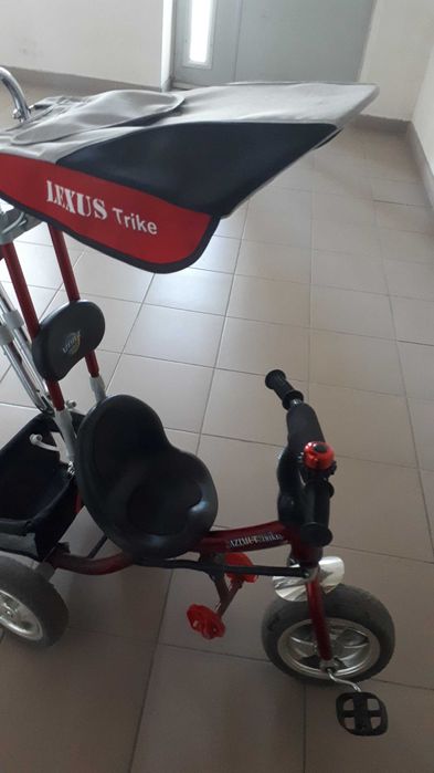 Трехколесный детский велосипед Azimut Lexus Trike красный с ручкой