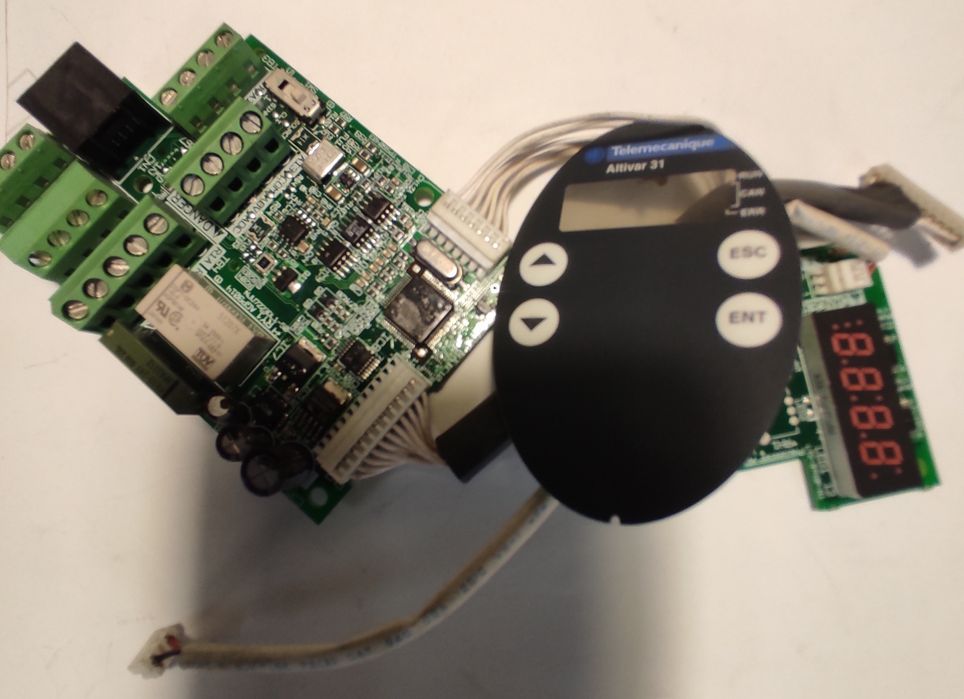 Запчастини частотний перетворювач Schnaider Altivar 31