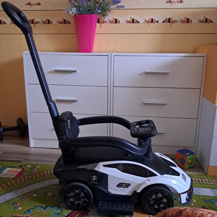 Машинка-толокар.