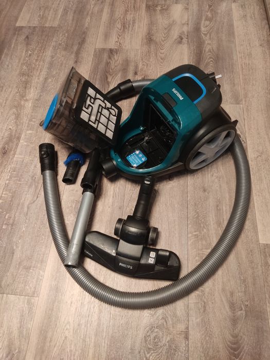 Пылесос Philips . С контейнером