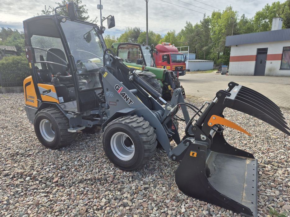 Ładowarka Giant G2500 przegubowa 4x4 udźwig 2200 kg finansowanie 0%
